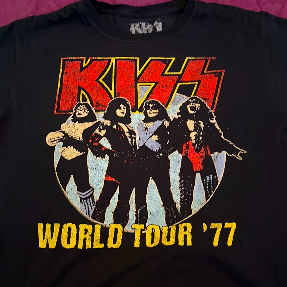 A graphic T size small